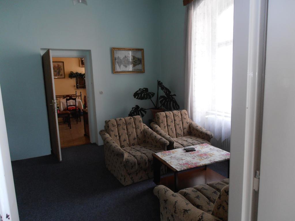 Penzion U Ceske Koruny Jicin Room photo